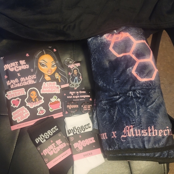 Mustbecindy x Kays Magic Kingdom - Picture 3 of 3